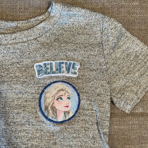 Frozen II gray glitter tshirt Size XS (4/5) - Picture 2 of 9